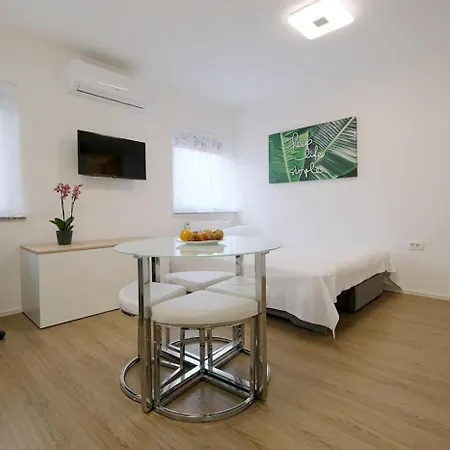 Ljubljana City Studio Apartment Joy Tour As With Free Private Parking Exterior photo